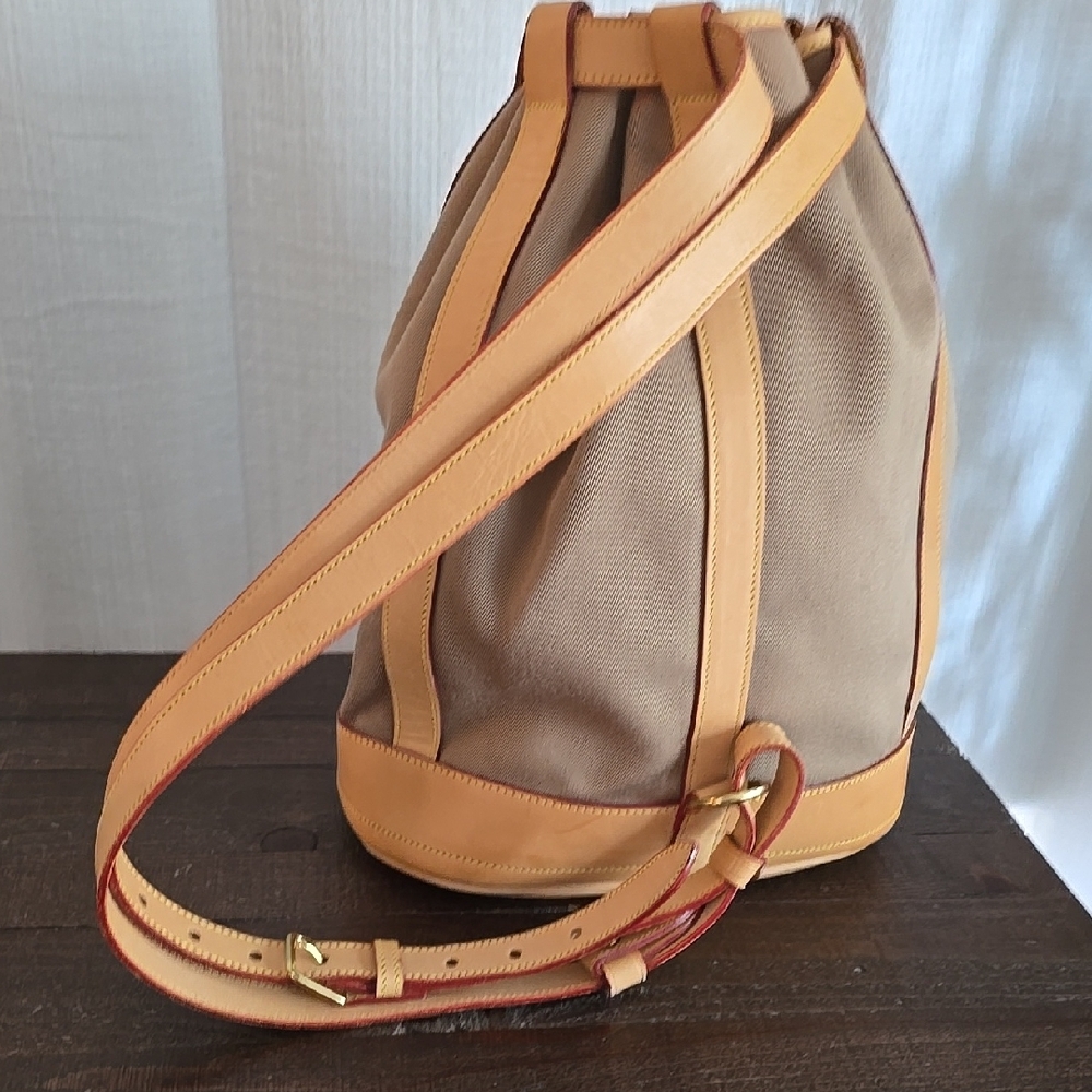 Dooney & Bourke Vintage  Bucket Bag Tan Brown Leather Drawstring Shoulder Bag - Picture 13 of 14